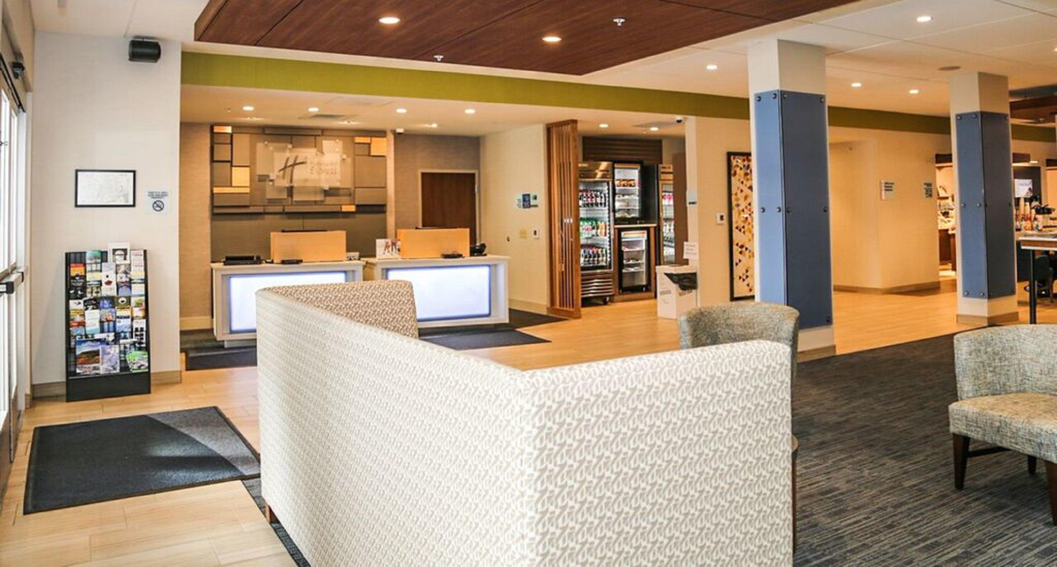 Holiday Inn Express & Suites Kingston-Ulster By Ihg Lake Katrine Buitenkant foto